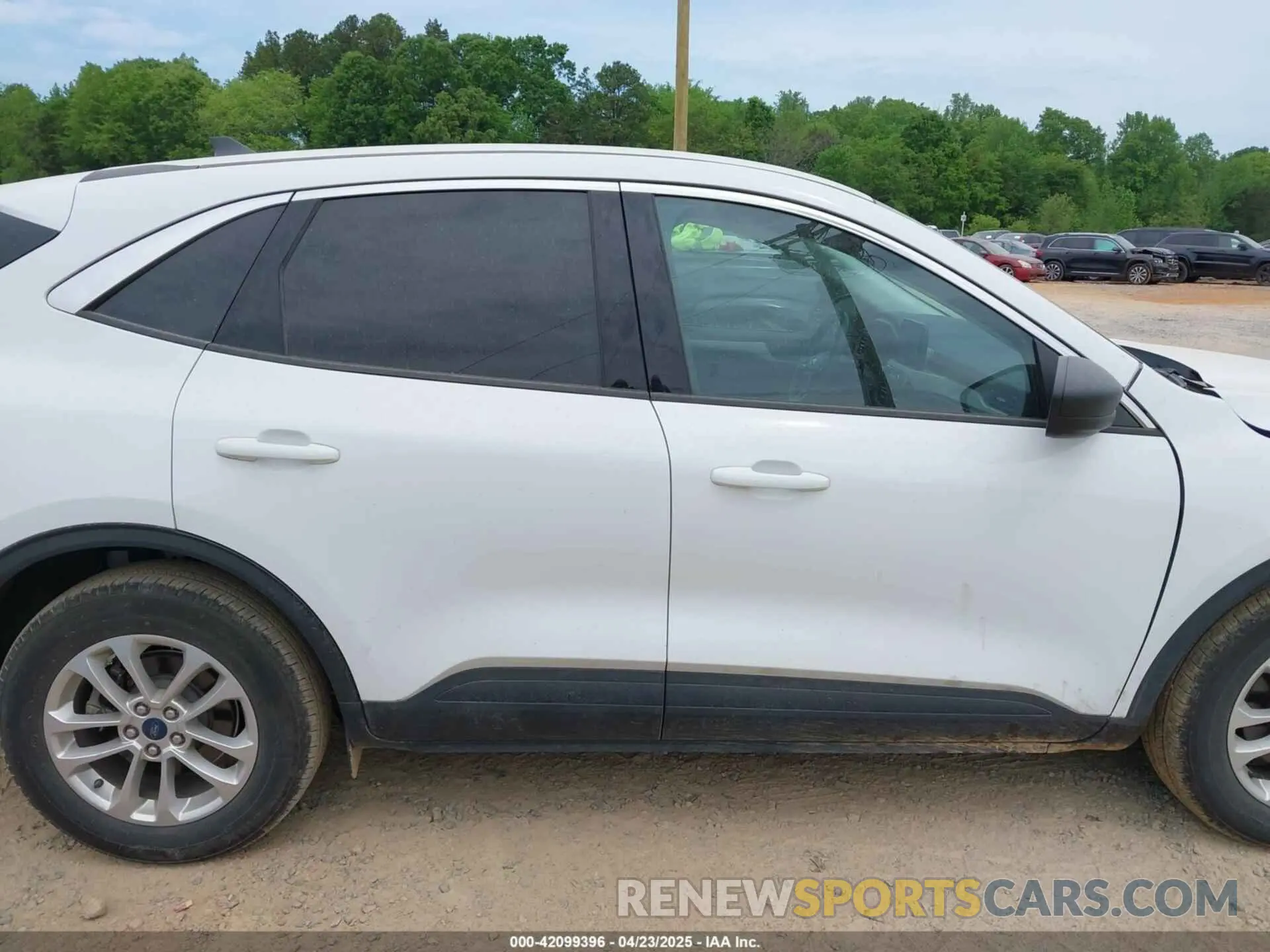 14 Photograph of a damaged car 1FMCU0BZ5NUA66830 FORD ESCAPE 2022