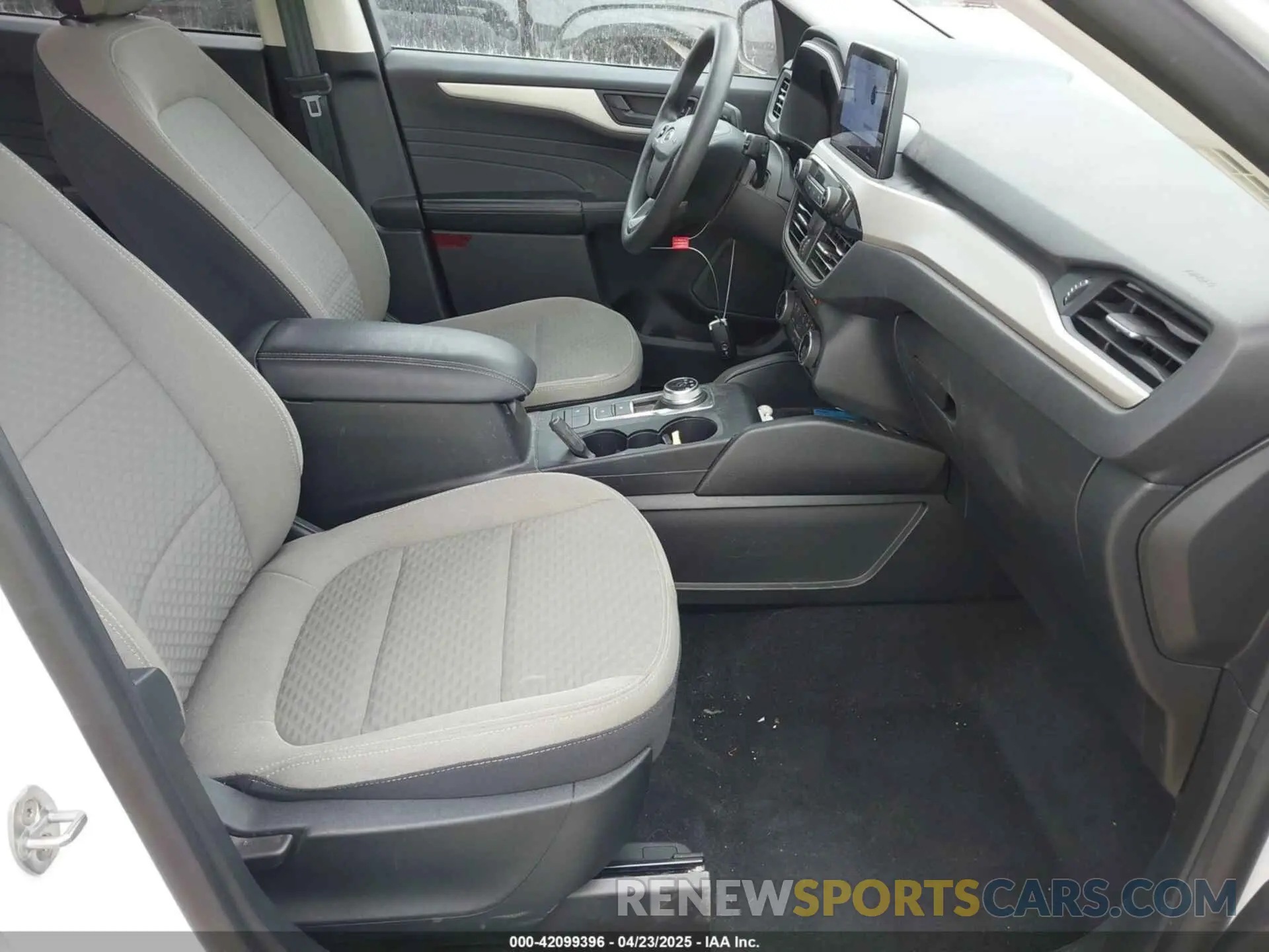 5 Photograph of a damaged car 1FMCU0BZ5NUA66830 FORD ESCAPE 2022