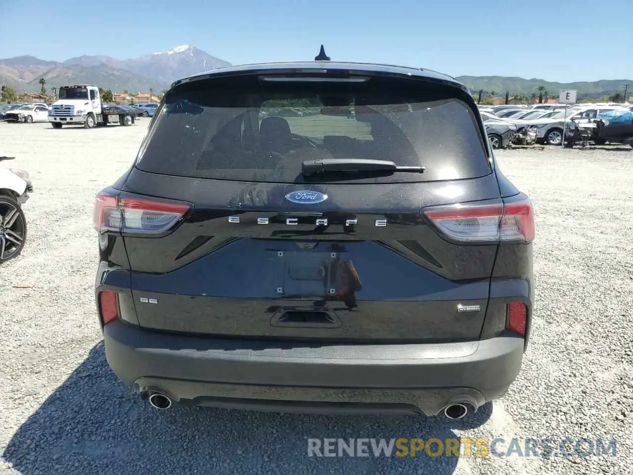6 Photograph of a damaged car 1FMCU0BZ7NUB08236 FORD ESCAPE 2022