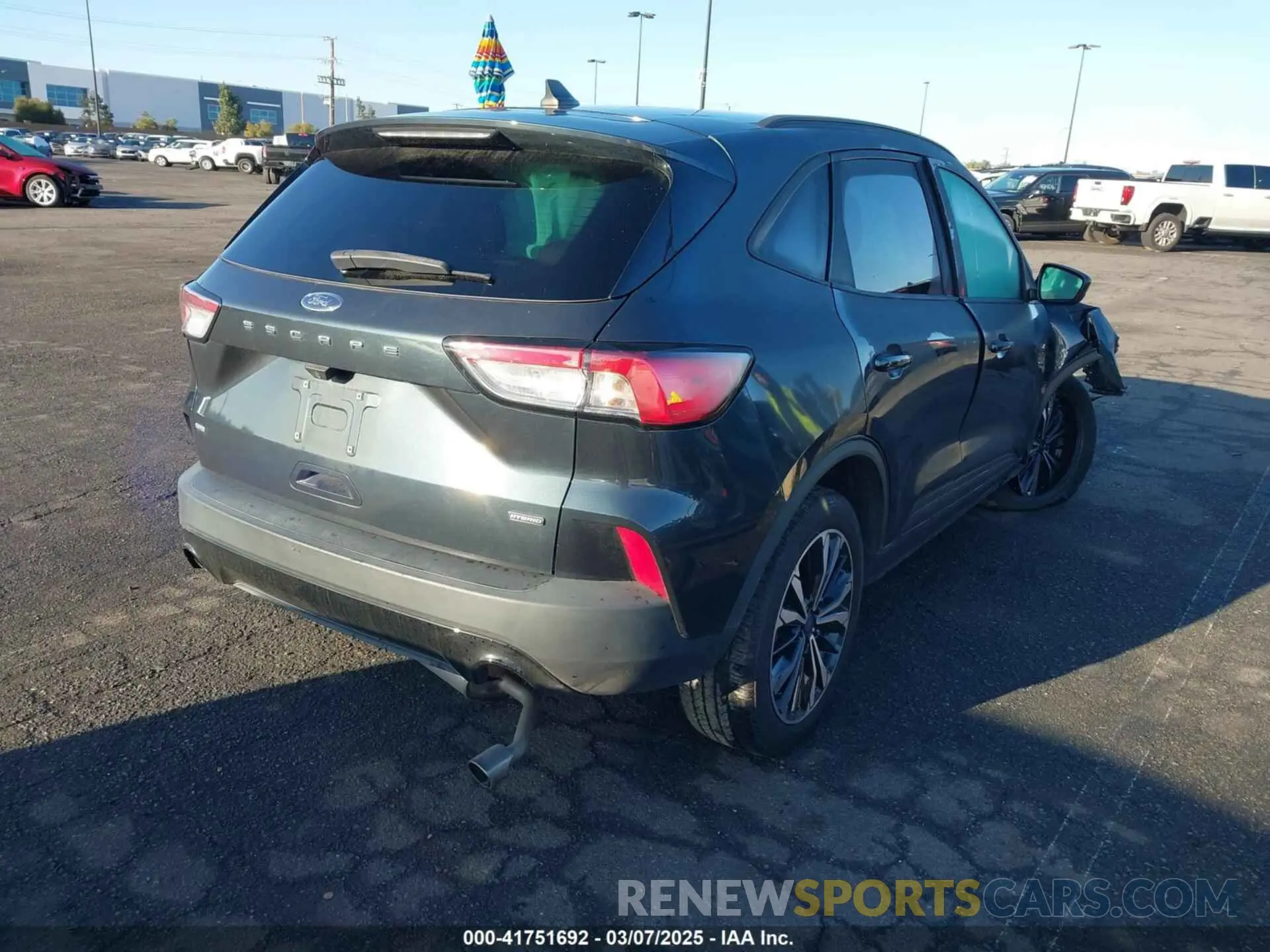 4 Photograph of a damaged car 1FMCU0BZ9NUA28596 FORD ESCAPE 2022