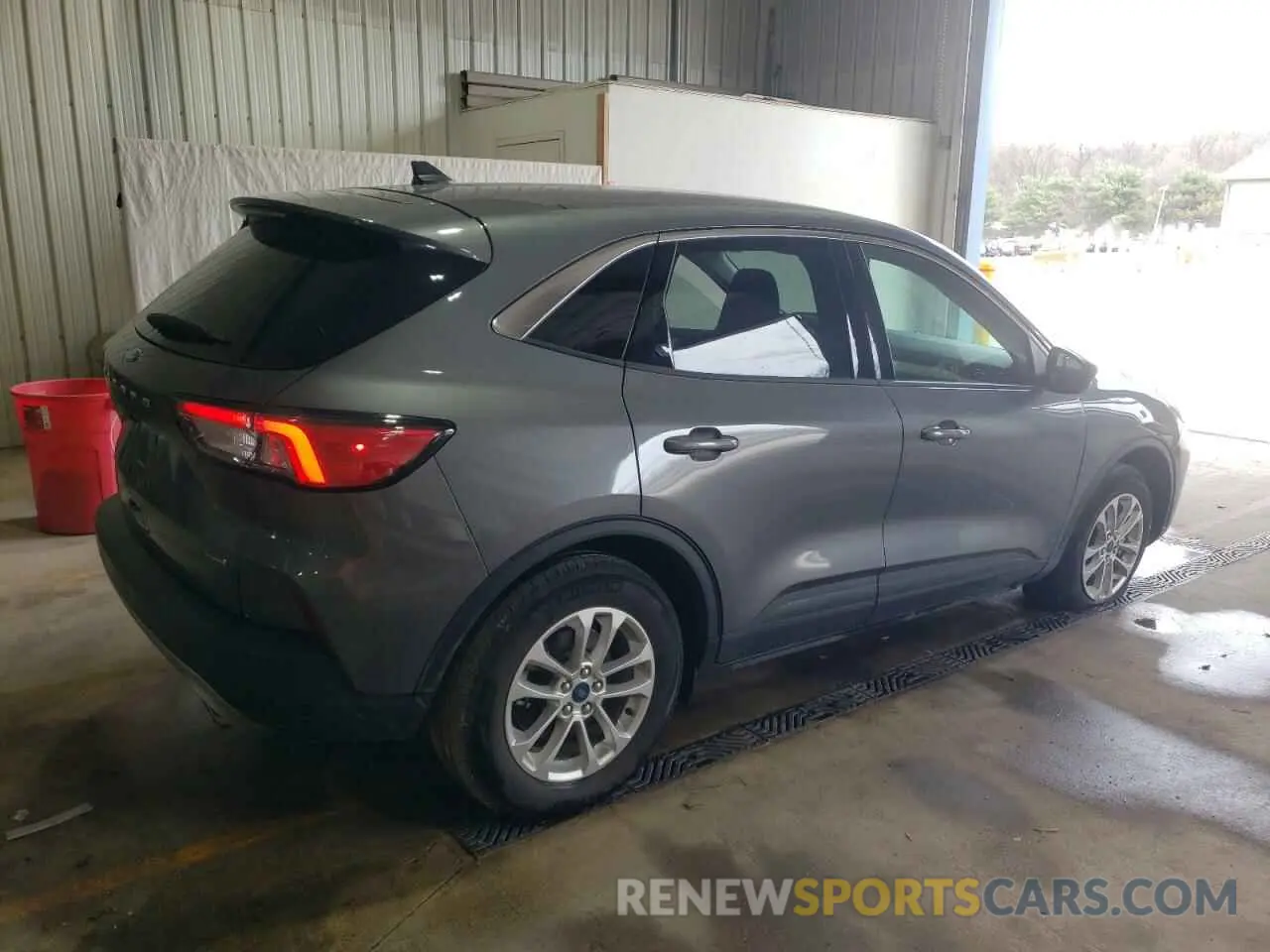 3 Photograph of a damaged car 1FMCU0BZXNUB46091 FORD ESCAPE 2022