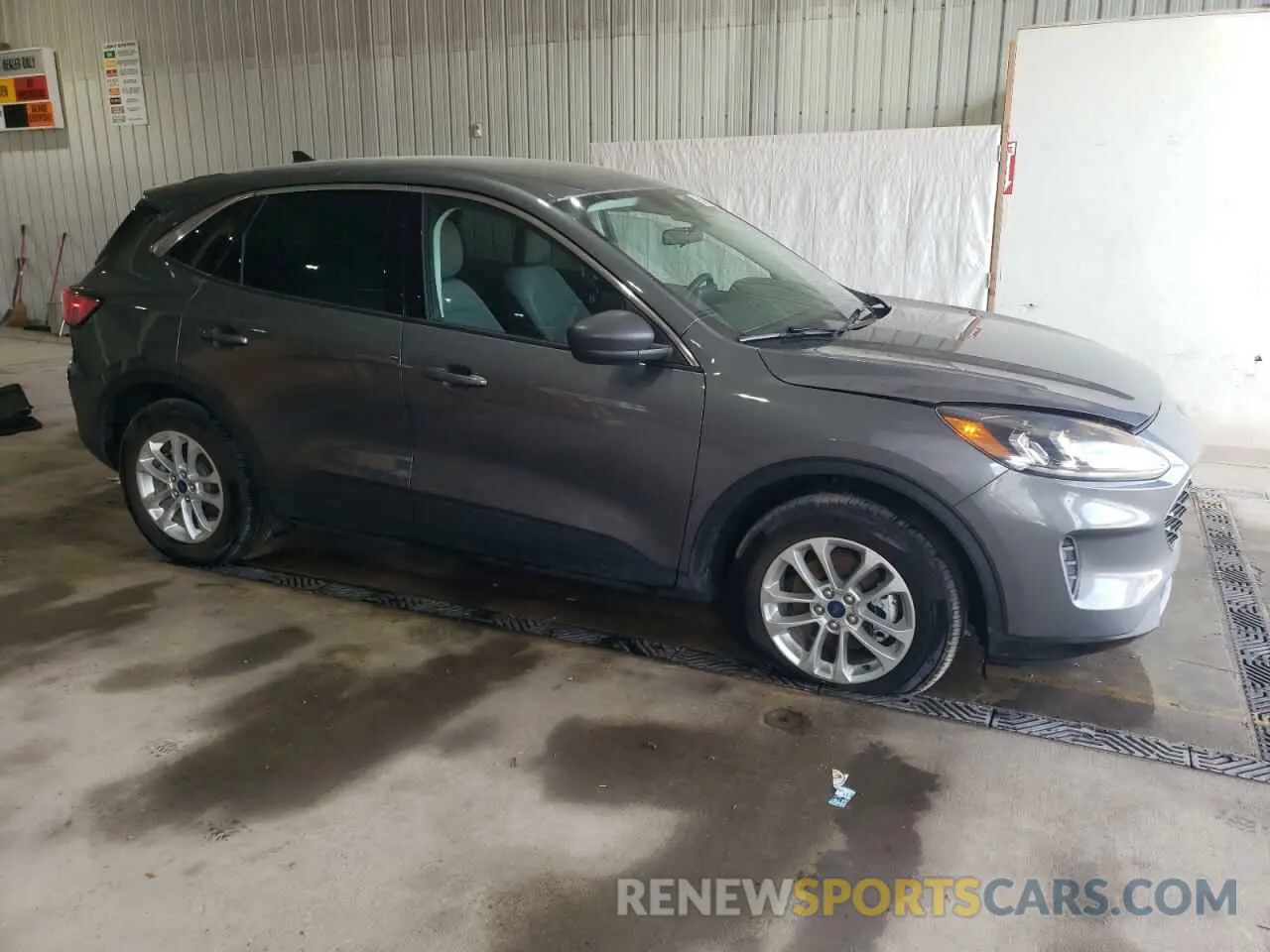 4 Photograph of a damaged car 1FMCU0BZXNUB46091 FORD ESCAPE 2022