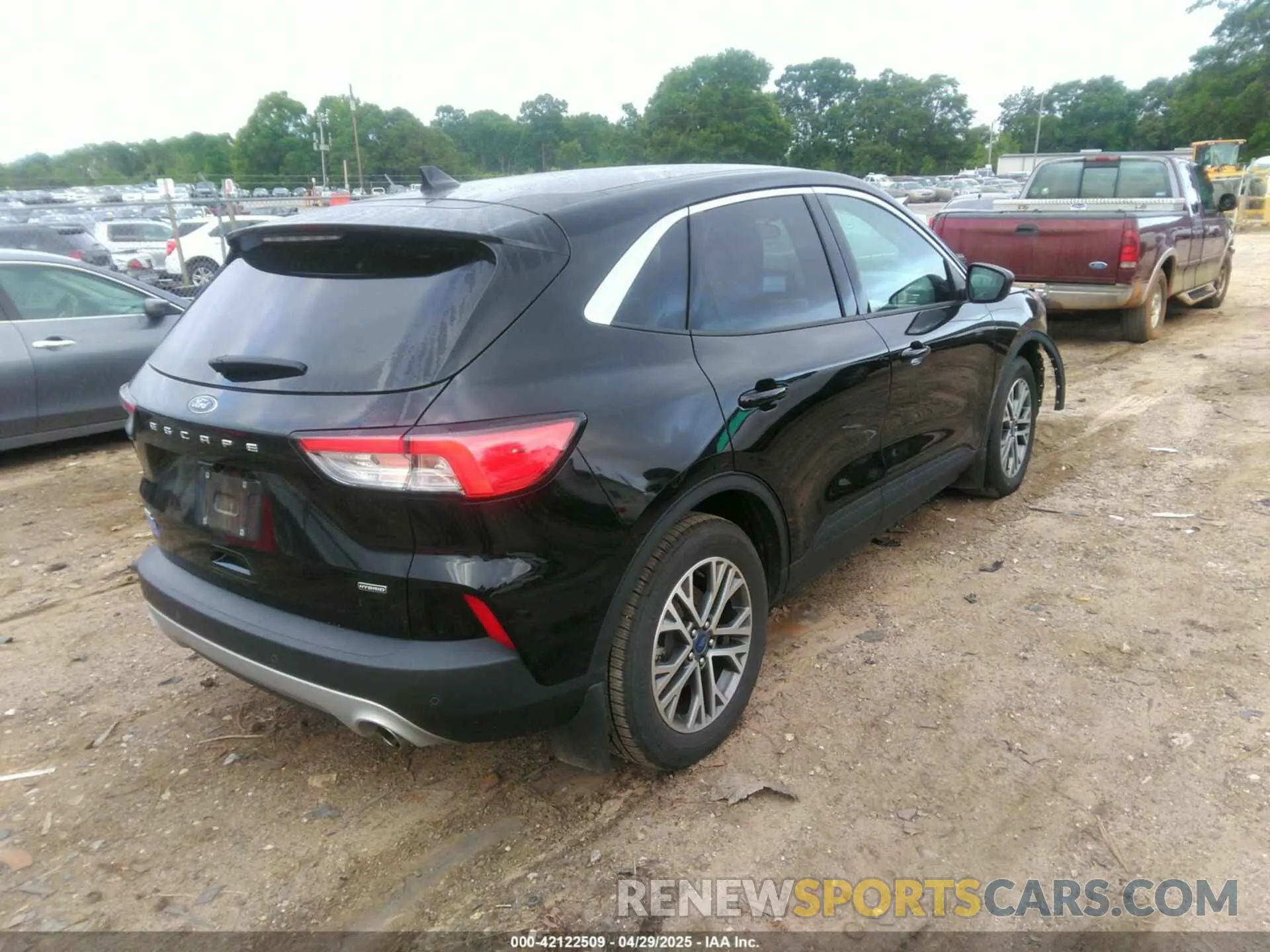 4 Photograph of a damaged car 1FMCU0CZ5NUB47048 FORD ESCAPE 2022