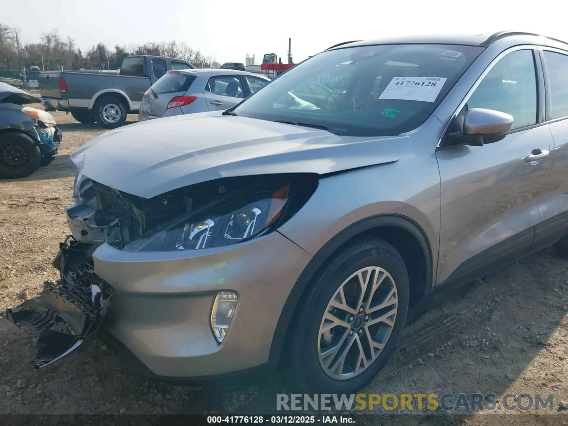 19 Photograph of a damaged car 1FMCU0CZXNUA97120 FORD ESCAPE 2022