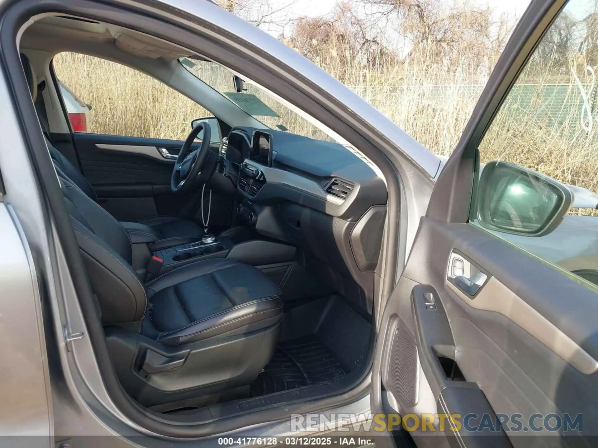 5 Photograph of a damaged car 1FMCU0CZXNUA97120 FORD ESCAPE 2022