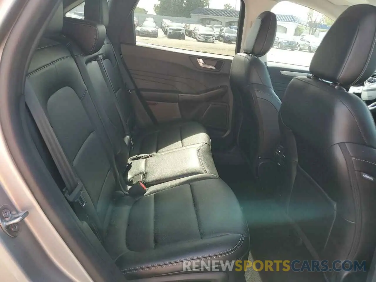 10 Photograph of a damaged car 1FMCU0DZ9NUA26232 FORD ESCAPE 2022