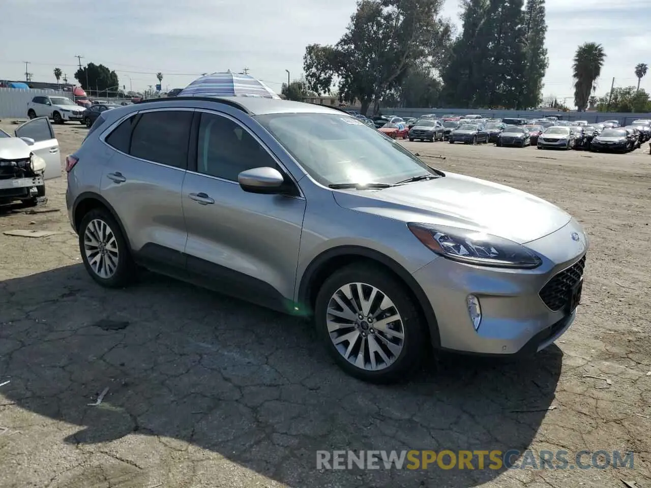 4 Photograph of a damaged car 1FMCU0DZ9NUA26232 FORD ESCAPE 2022