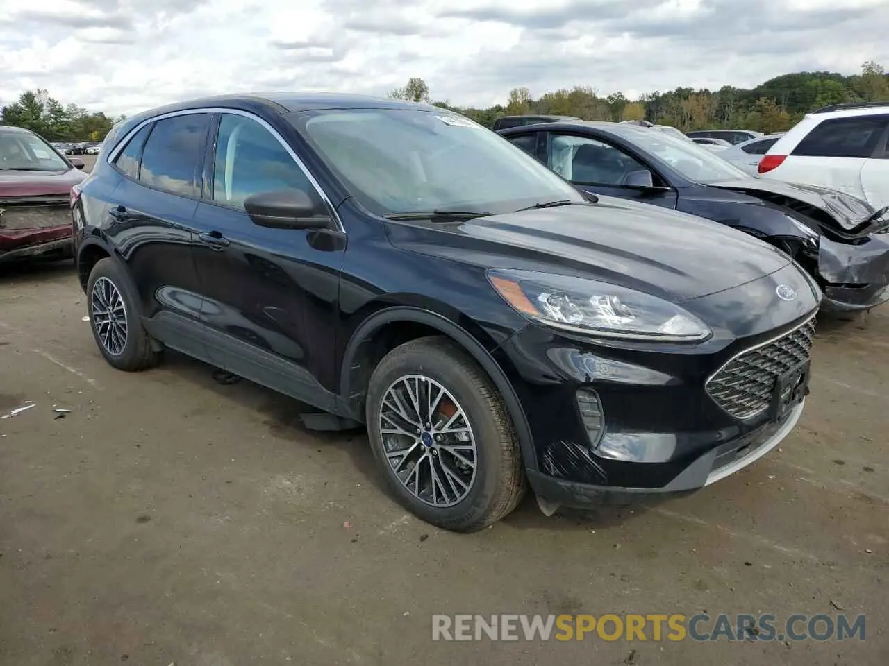 4 Photograph of a damaged car 1FMCU0EZ0NUB21387 FORD ESCAPE 2022