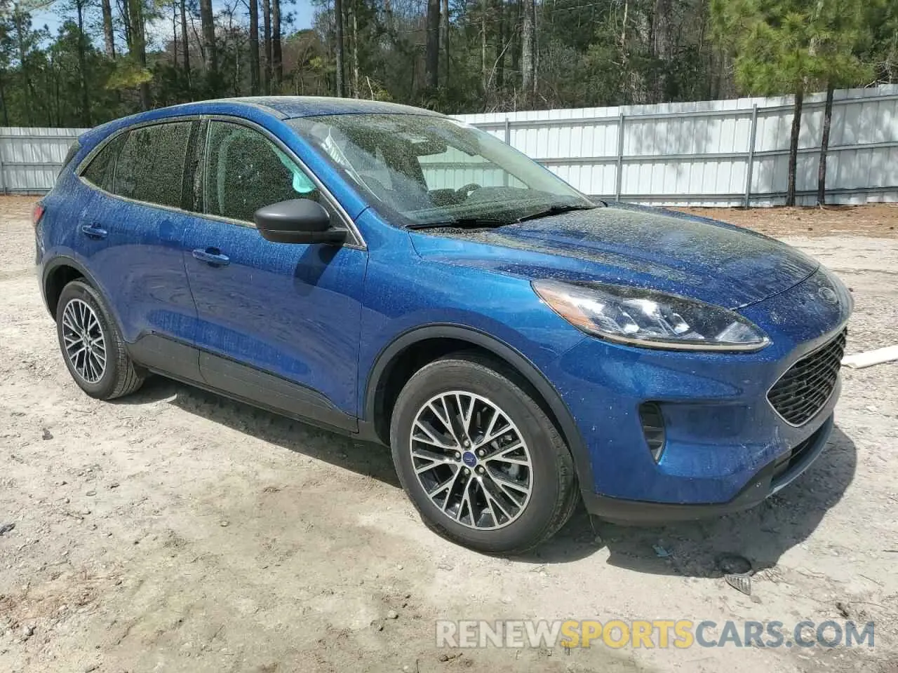 4 Photograph of a damaged car 1FMCU0EZ5NUA85647 FORD ESCAPE 2022