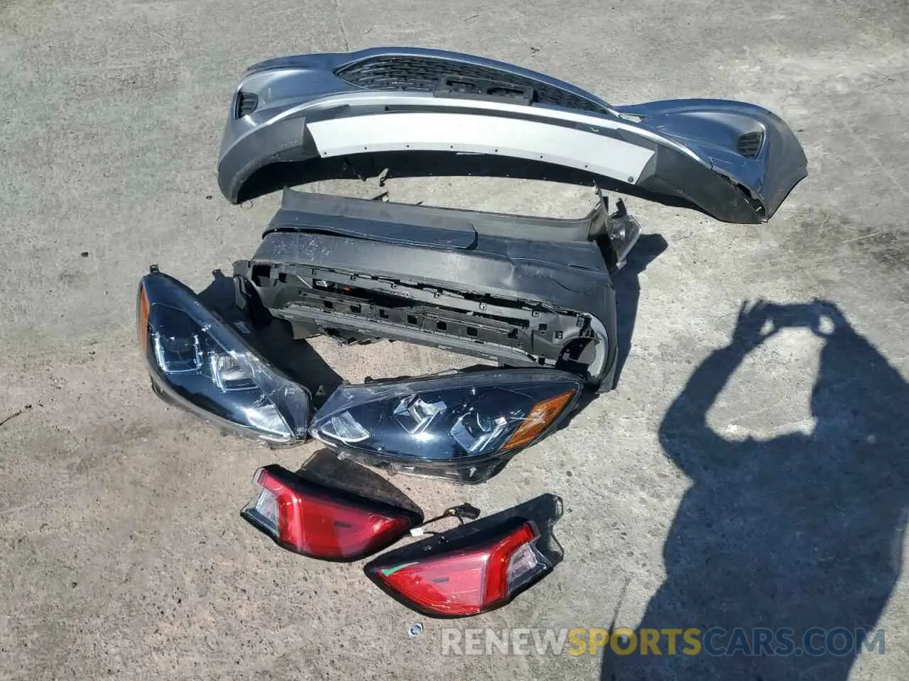 13 Photograph of a damaged car 1FMCU0EZ8NUA19724 FORD ESCAPE 2022