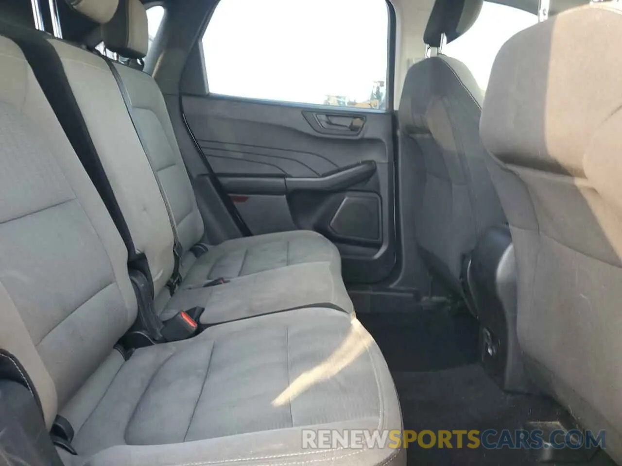10 Photograph of a damaged car 1FMCU0F62NUB48093 FORD ESCAPE 2022