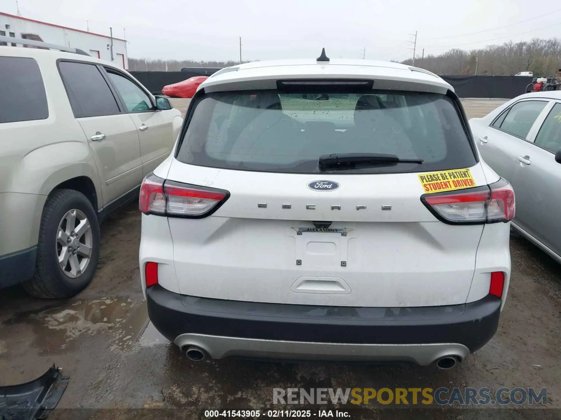 17 Photograph of a damaged car 1FMCU0F63NUA08747 FORD ESCAPE 2022