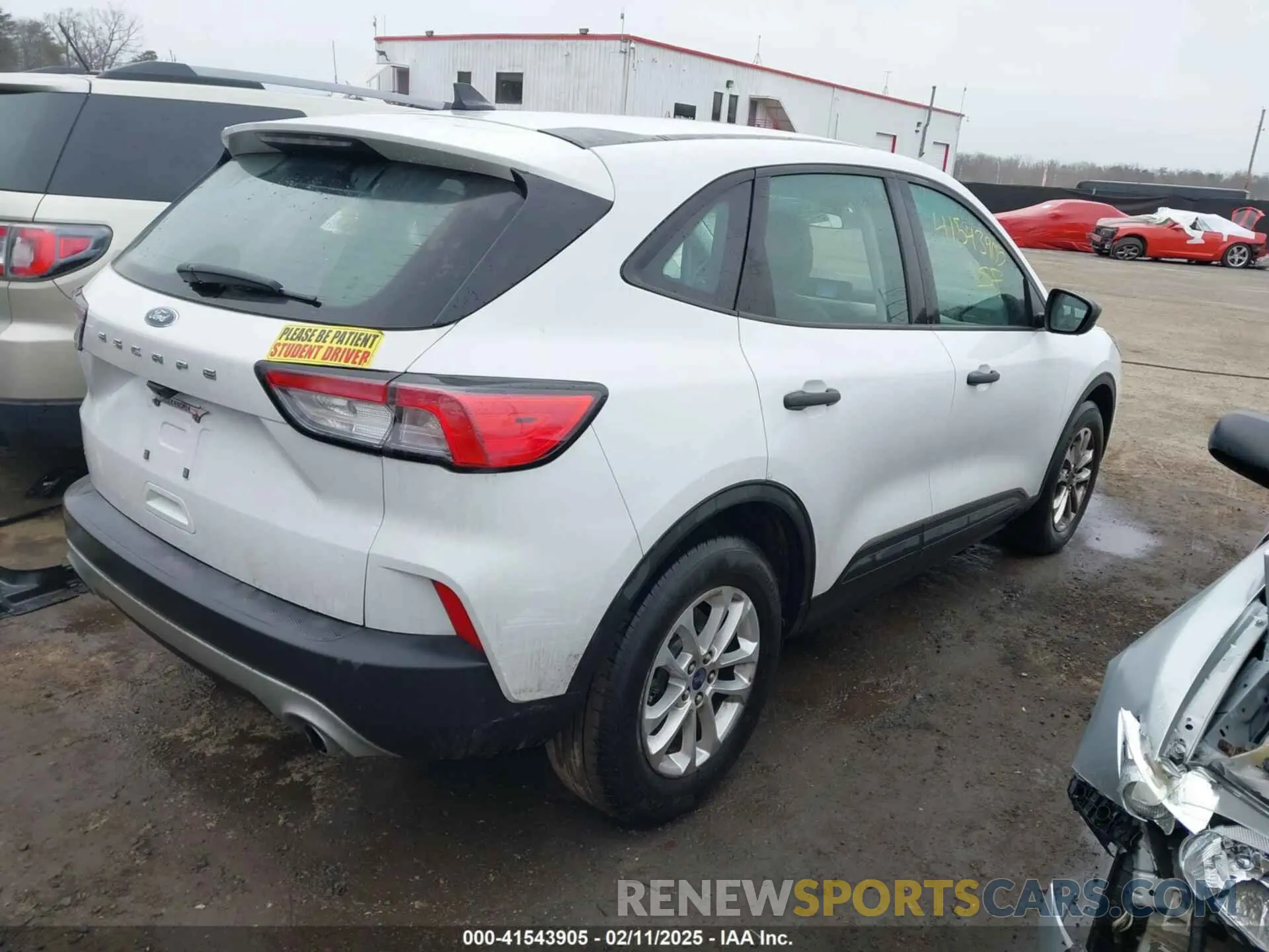 4 Photograph of a damaged car 1FMCU0F63NUA08747 FORD ESCAPE 2022