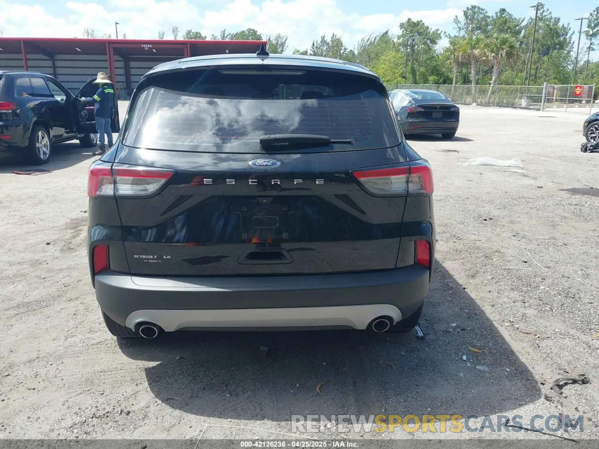 16 Photograph of a damaged car 1FMCU0F63NUB70636 FORD ESCAPE 2022