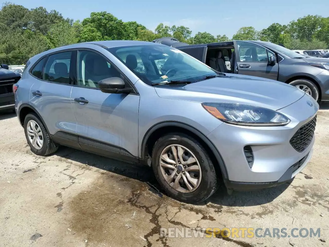 4 Photograph of a damaged car 1FMCU0F64NUA81772 FORD ESCAPE 2022