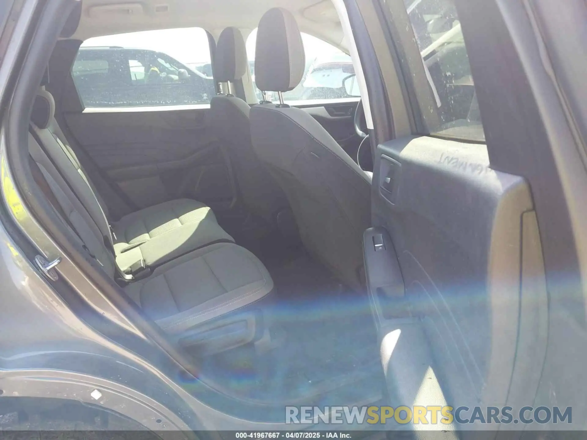 8 Photograph of a damaged car 1FMCU0F66NUA05518 FORD ESCAPE 2022