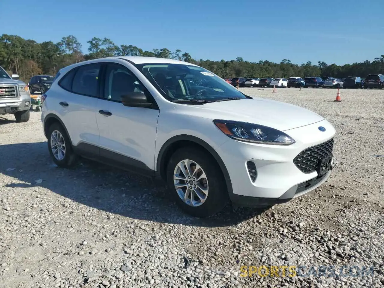 4 Photograph of a damaged car 1FMCU0F67NUB38837 FORD ESCAPE 2022
