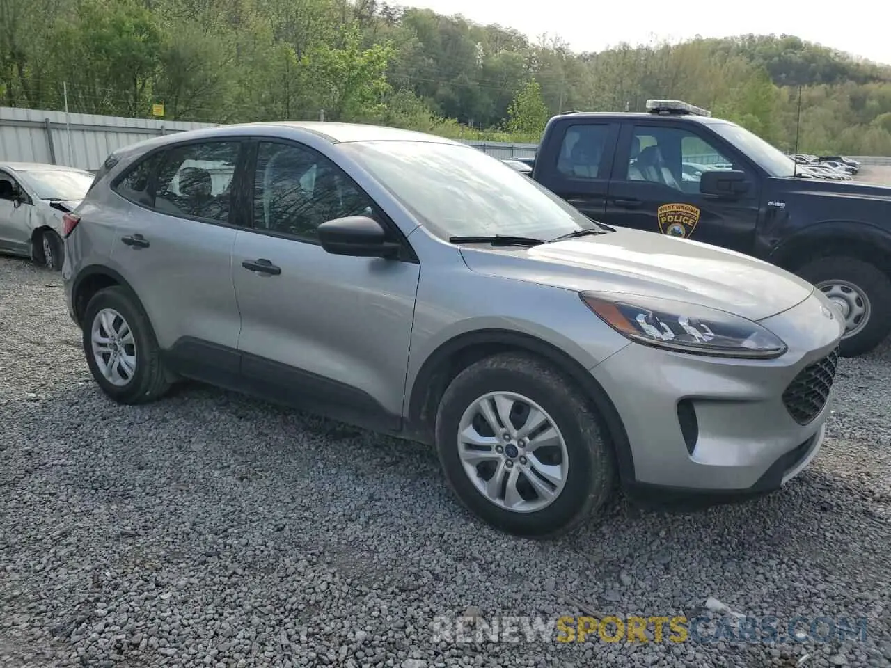 4 Photograph of a damaged car 1FMCU0F69NUA03861 FORD ESCAPE 2022