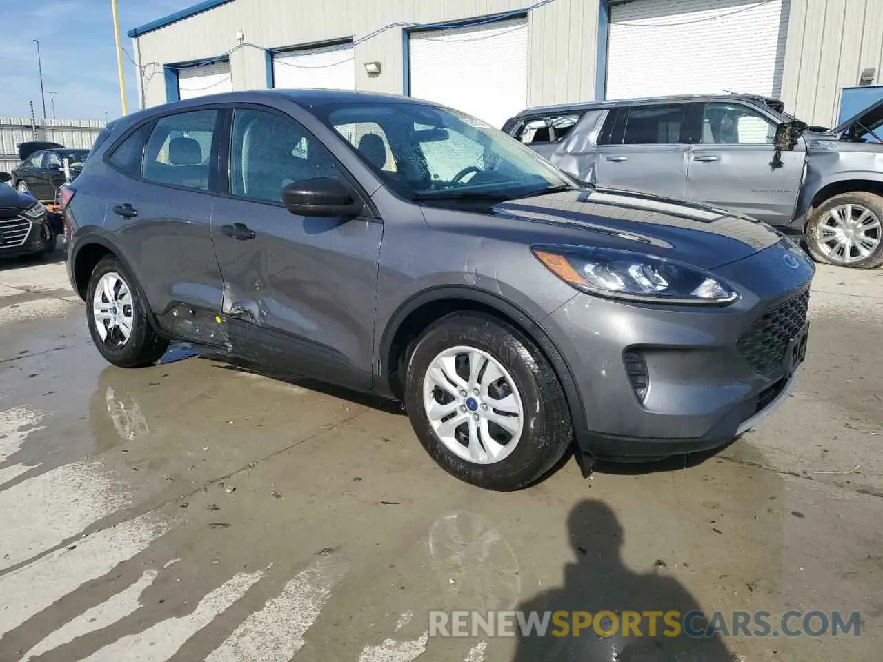 4 Photograph of a damaged car 1FMCU0F6XNUB51291 FORD ESCAPE 2022