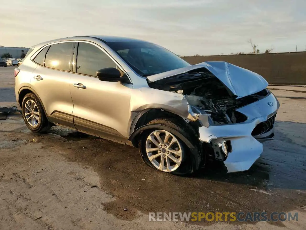 4 Photograph of a damaged car 1FMCU0G60NUA12754 FORD ESCAPE 2022