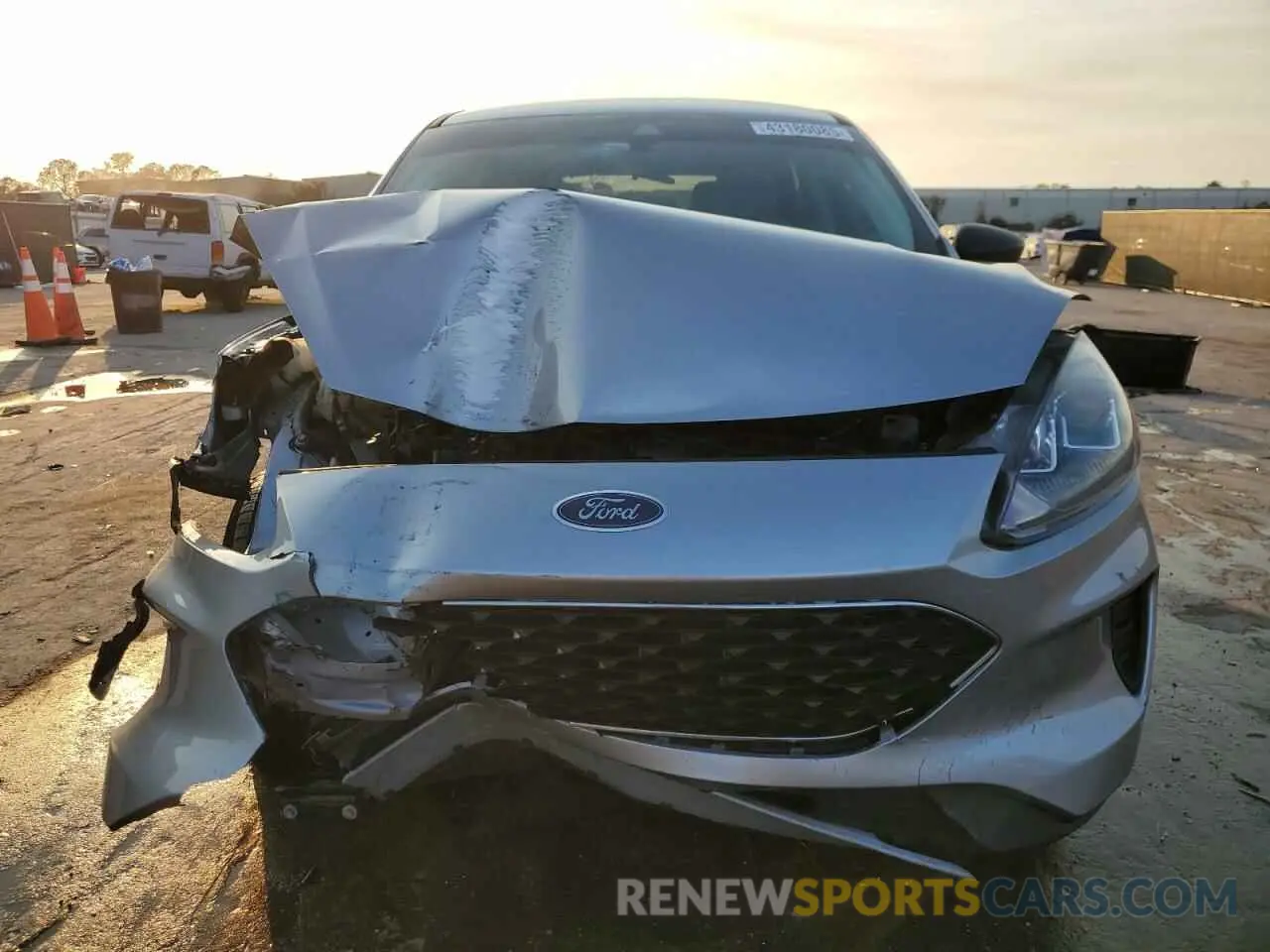 5 Photograph of a damaged car 1FMCU0G60NUA12754 FORD ESCAPE 2022