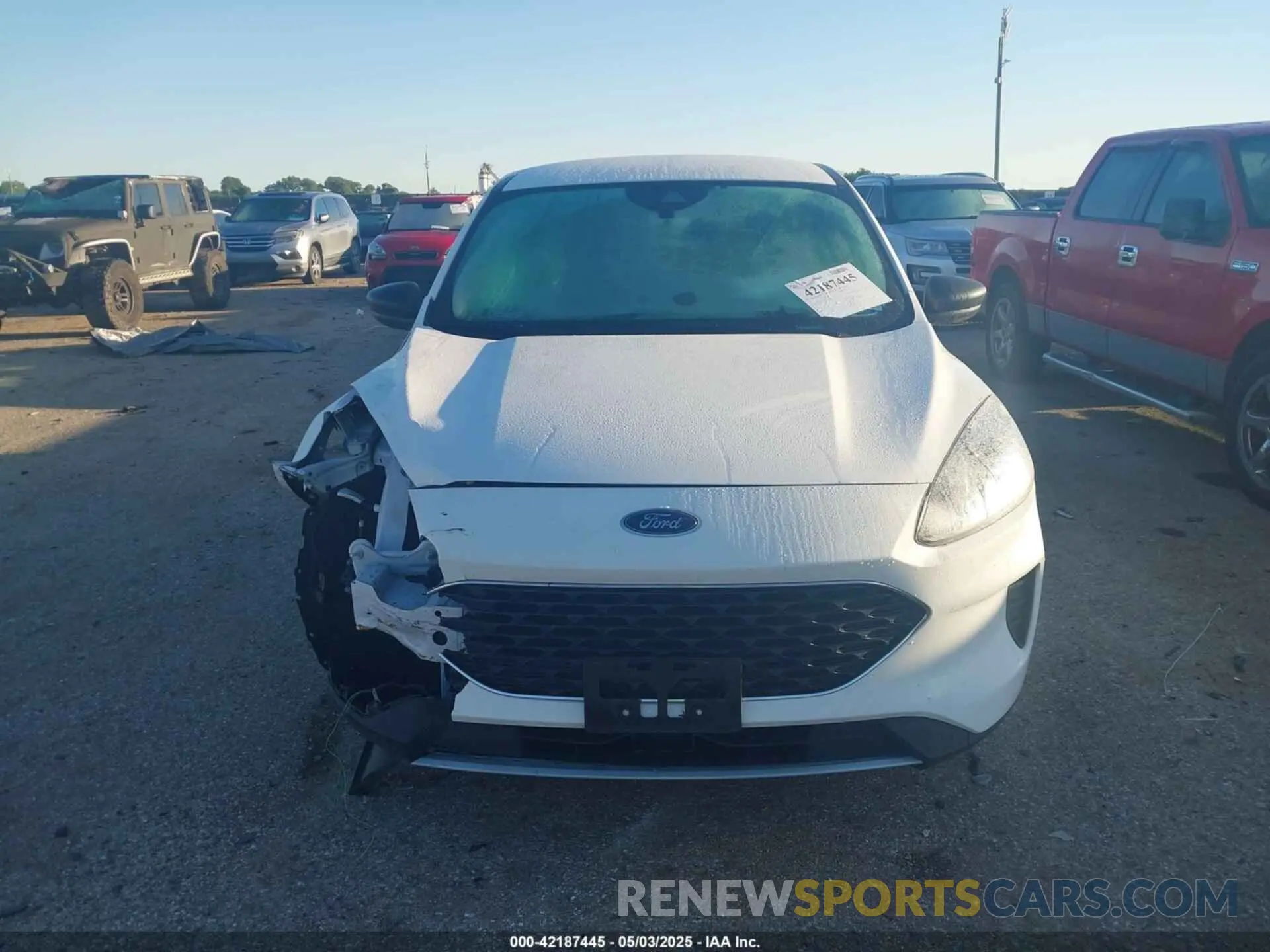 12 Photograph of a damaged car 1FMCU0G60NUA62683 FORD ESCAPE 2022