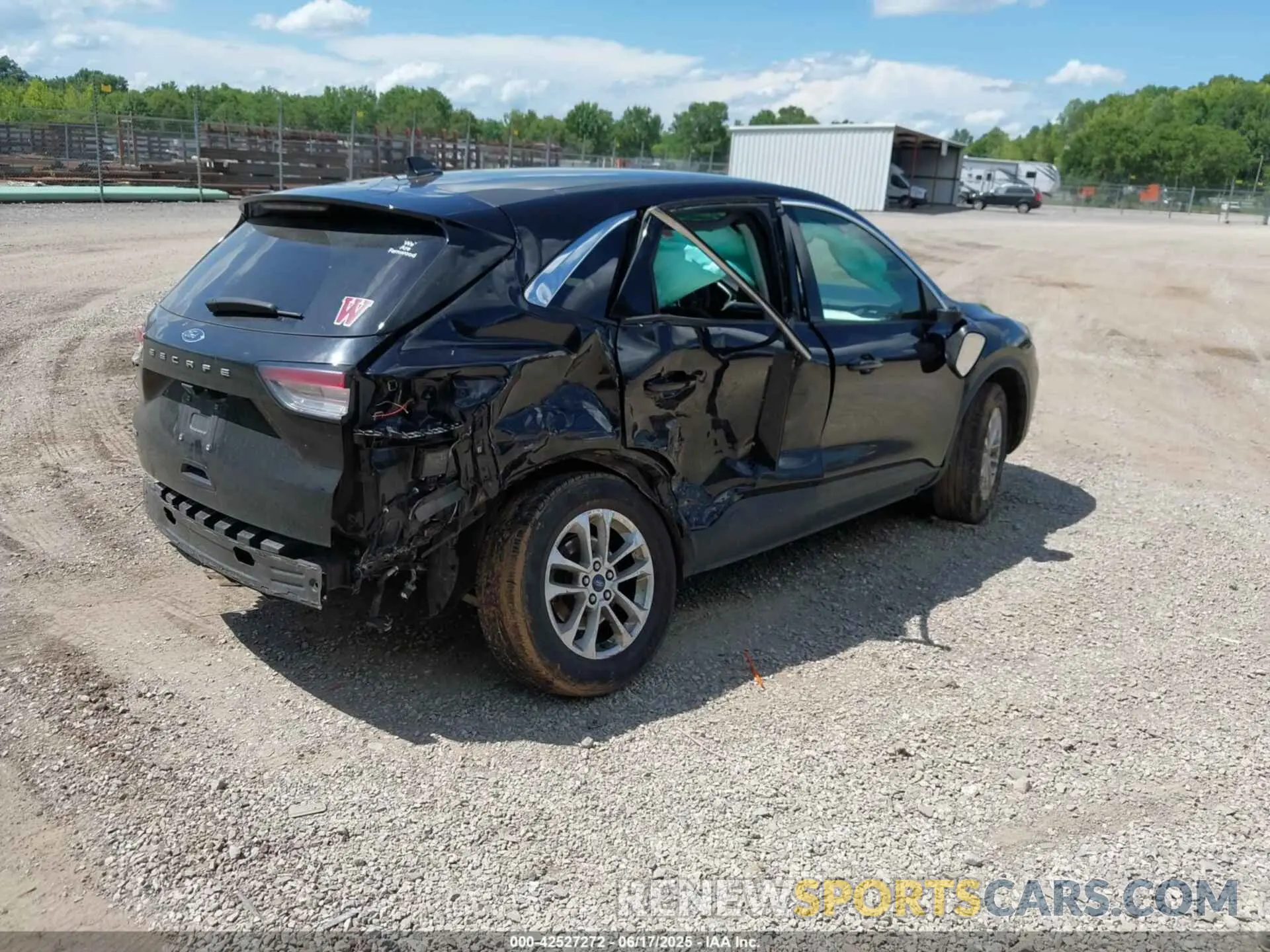 4 Photograph of a damaged car 1FMCU0G60NUA99216 FORD ESCAPE 2022