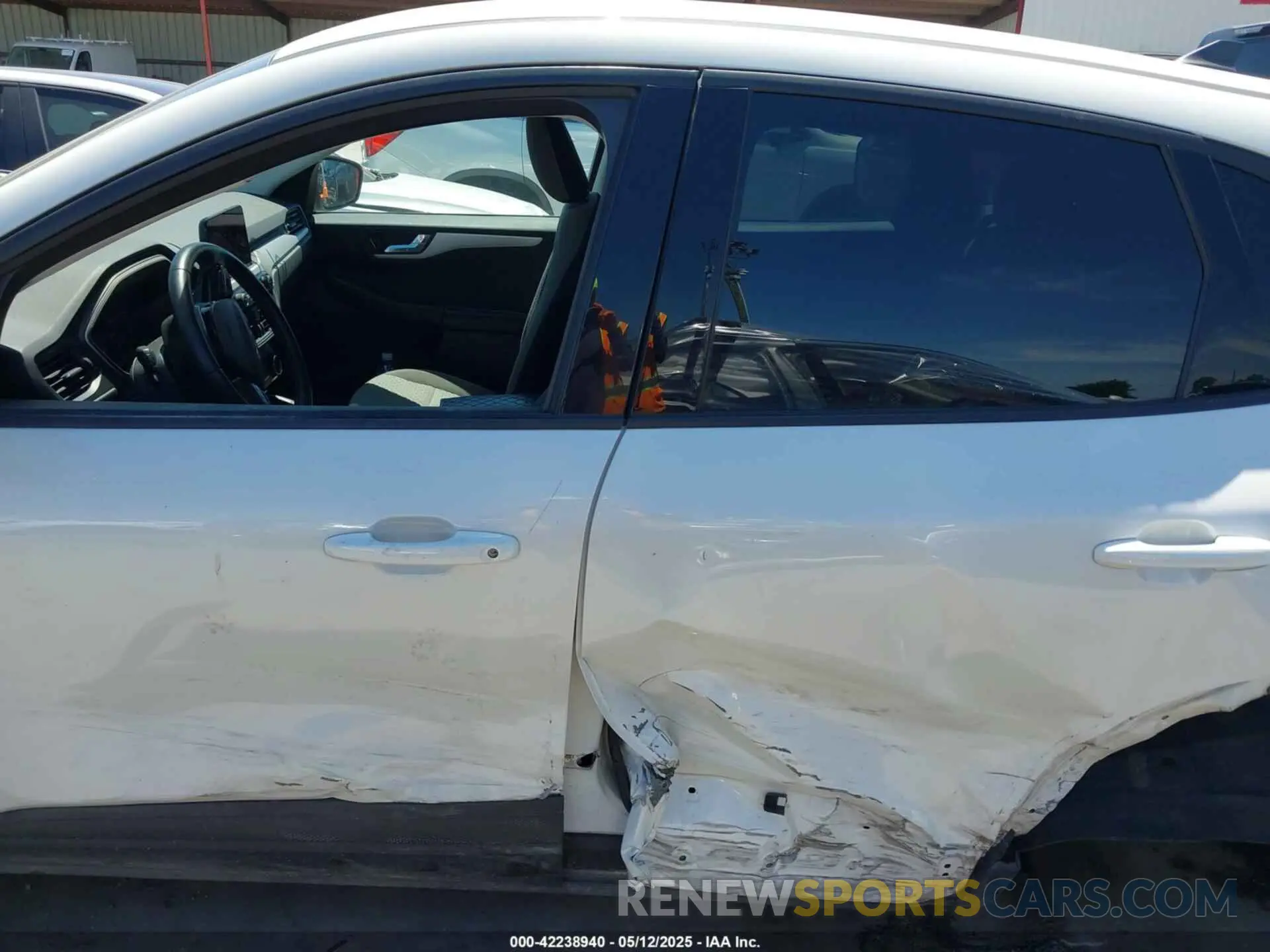14 Photograph of a damaged car 1FMCU0G60NUB11056 FORD ESCAPE 2022