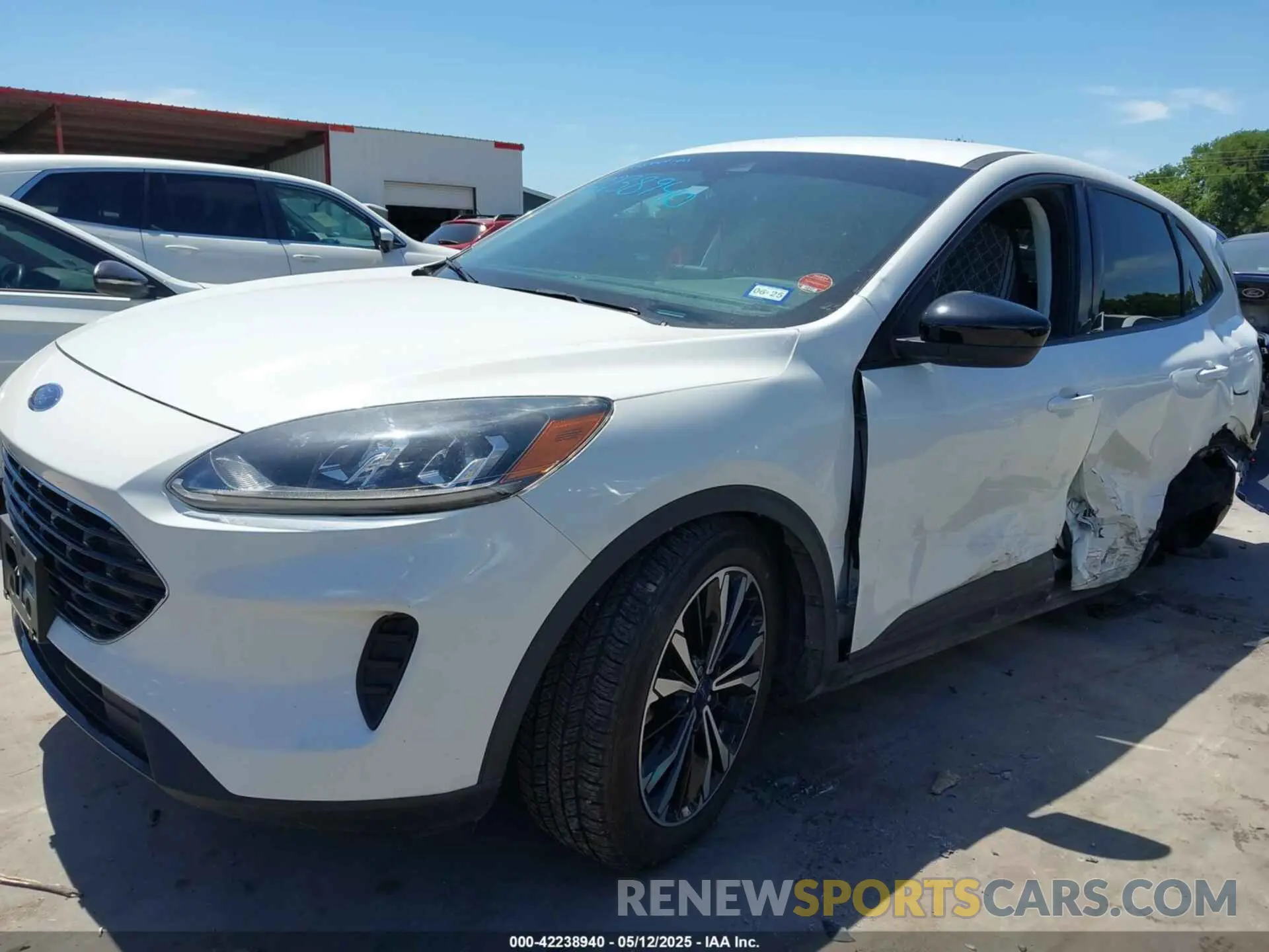 2 Photograph of a damaged car 1FMCU0G60NUB11056 FORD ESCAPE 2022