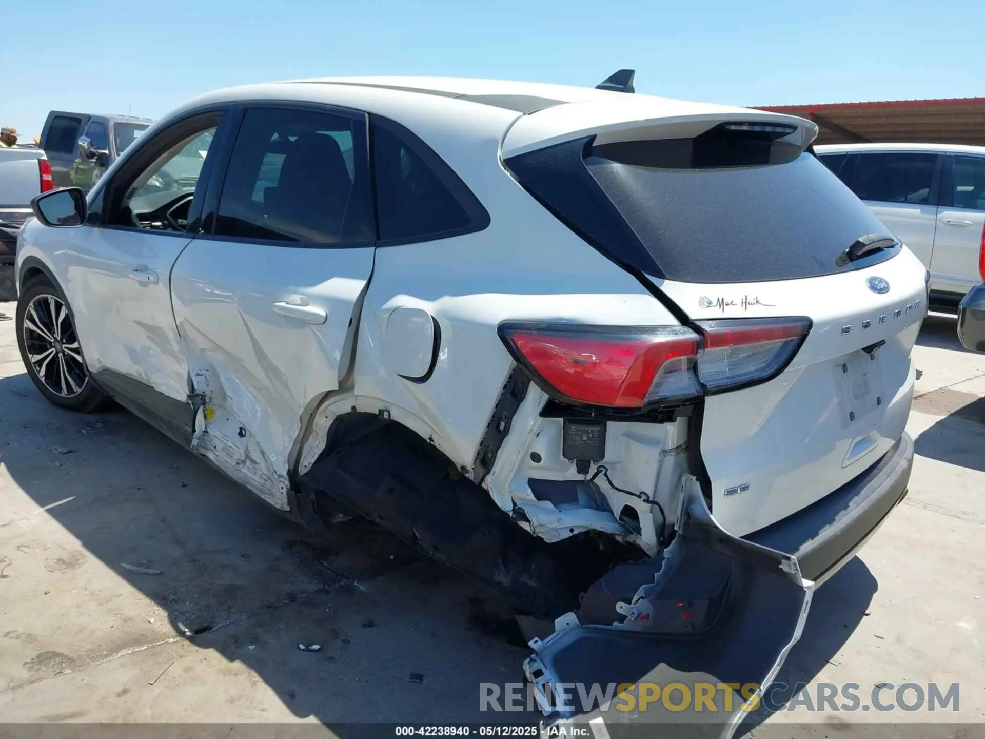 3 Photograph of a damaged car 1FMCU0G60NUB11056 FORD ESCAPE 2022