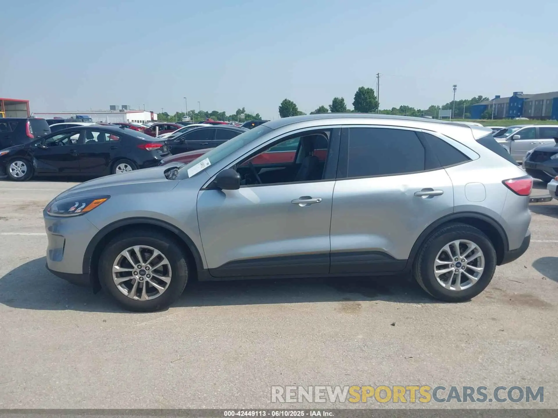 14 Photograph of a damaged car 1FMCU0G60NUB40699 FORD ESCAPE 2022