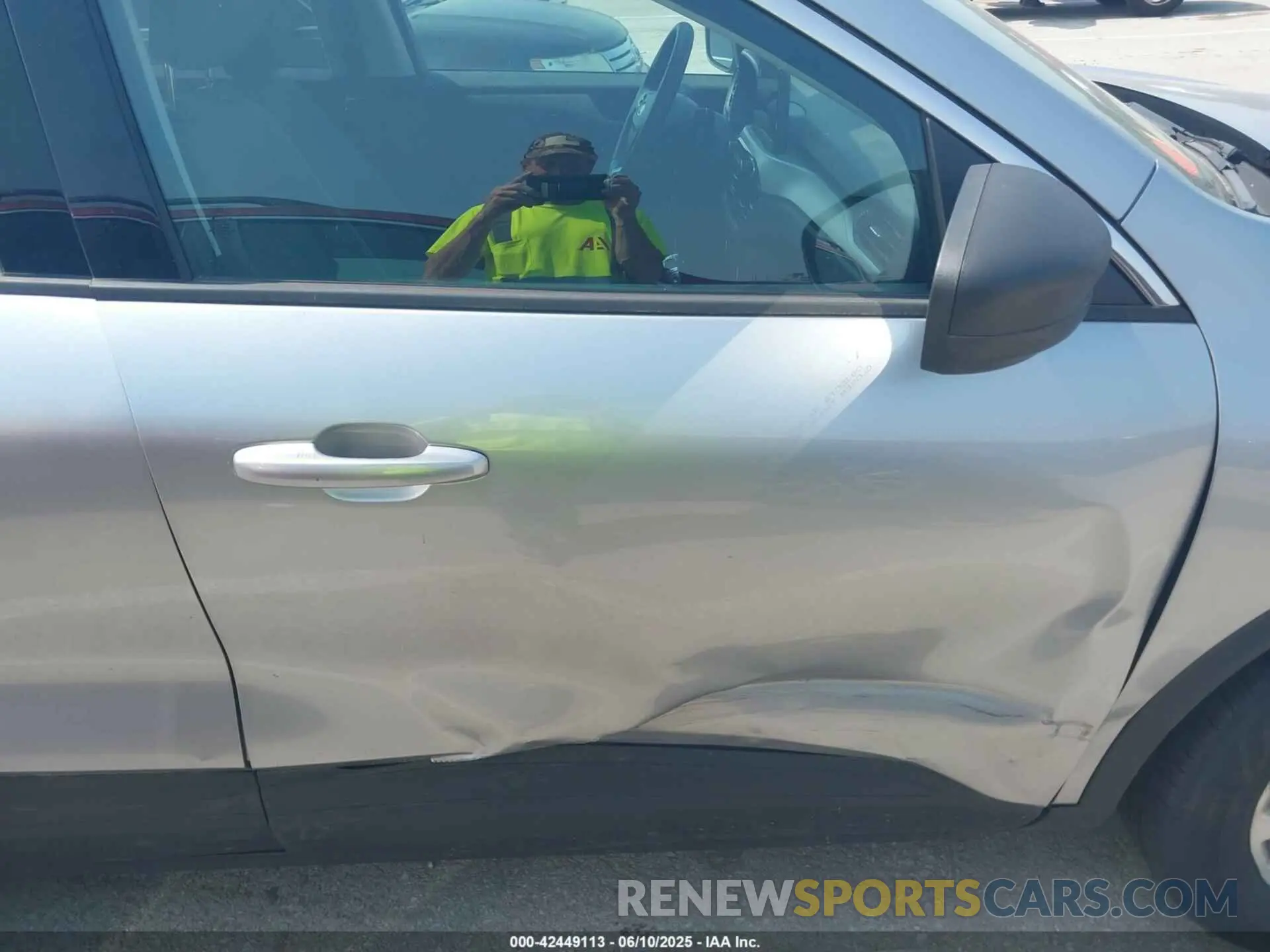 17 Photograph of a damaged car 1FMCU0G60NUB40699 FORD ESCAPE 2022