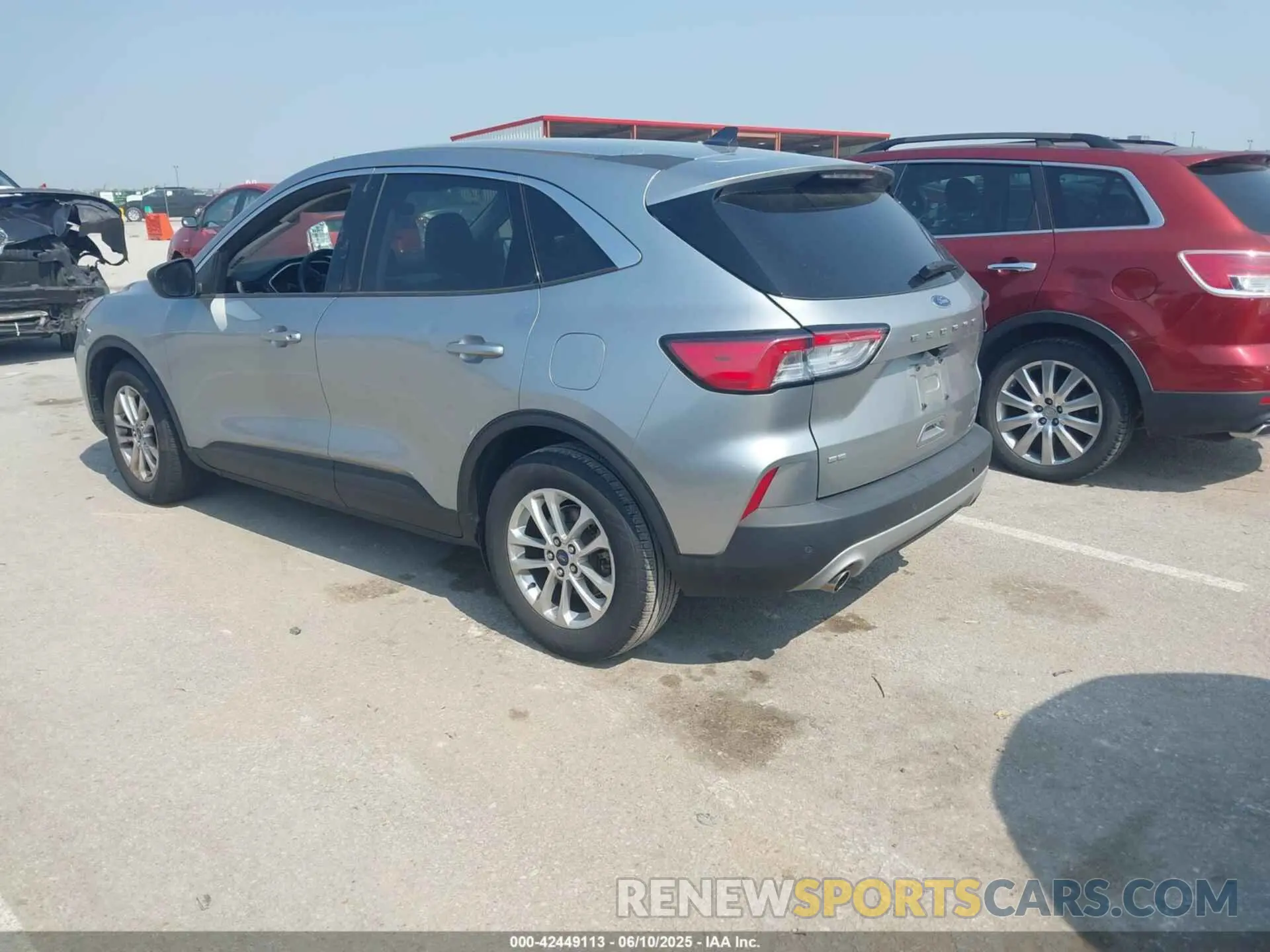 3 Photograph of a damaged car 1FMCU0G60NUB40699 FORD ESCAPE 2022
