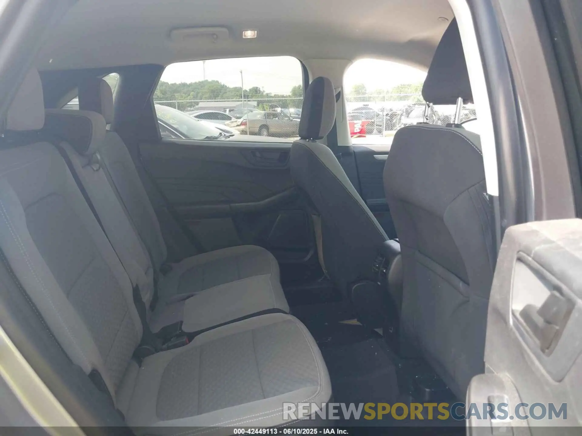 8 Photograph of a damaged car 1FMCU0G60NUB40699 FORD ESCAPE 2022