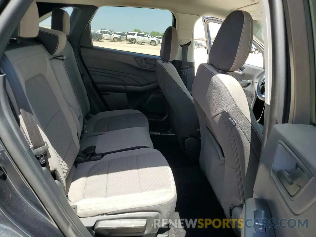 10 Photograph of a damaged car 1FMCU0G60NUB62007 FORD ESCAPE 2022