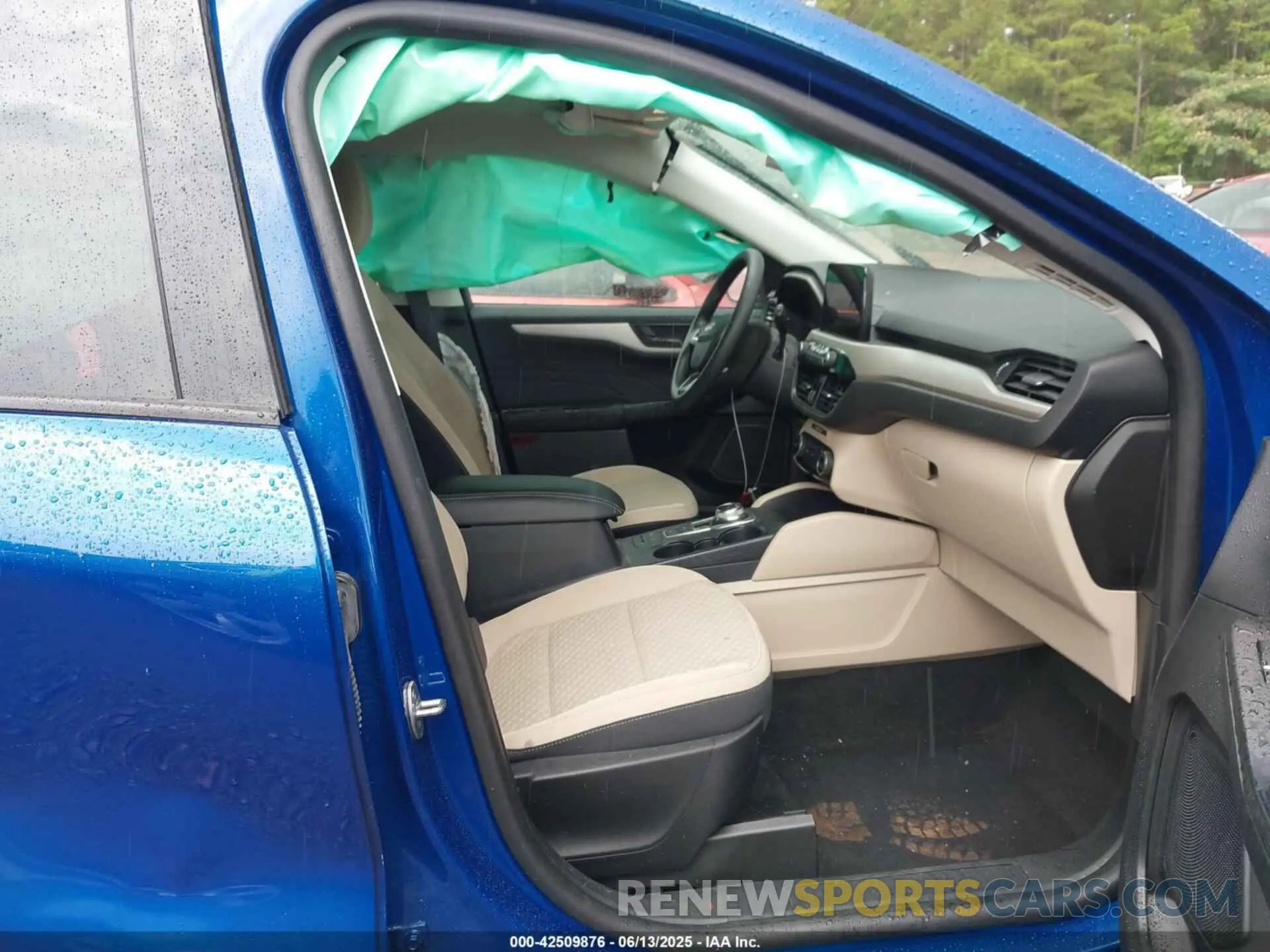 5 Photograph of a damaged car 1FMCU0G60NUB97694 FORD ESCAPE 2022
