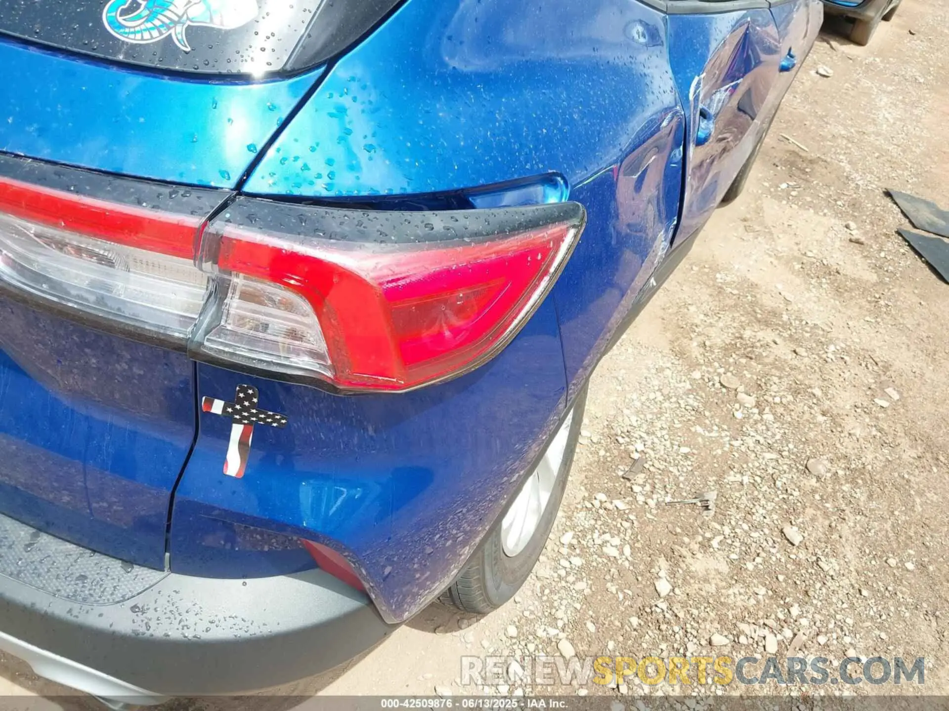 6 Photograph of a damaged car 1FMCU0G60NUB97694 FORD ESCAPE 2022