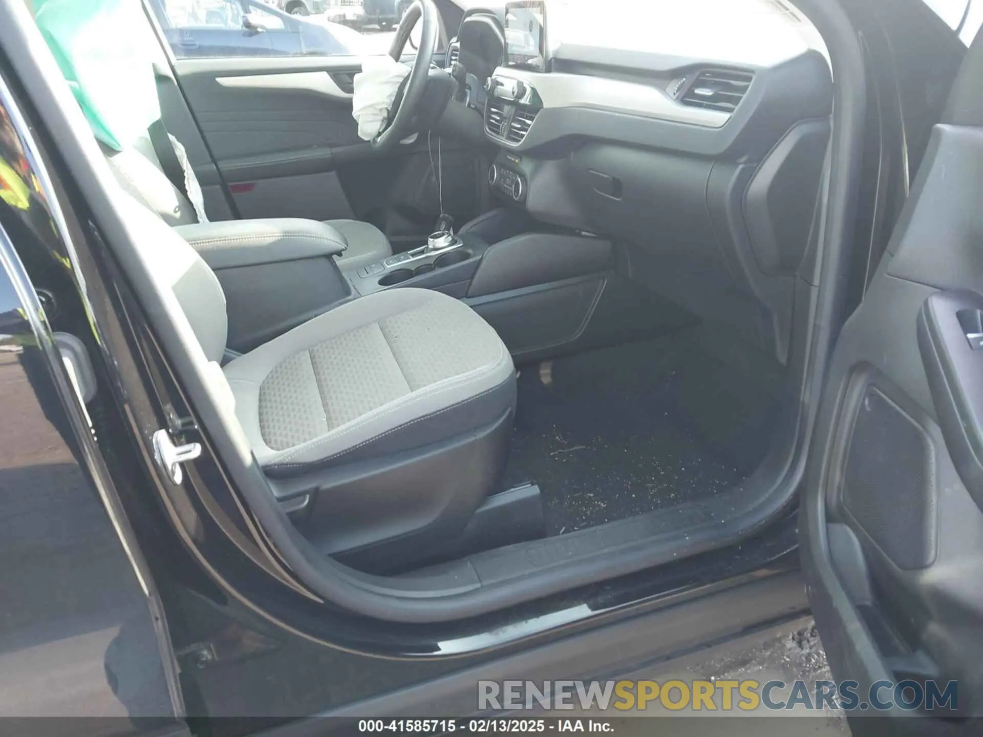 5 Photograph of a damaged car 1FMCU0G60NUC00349 FORD ESCAPE 2022