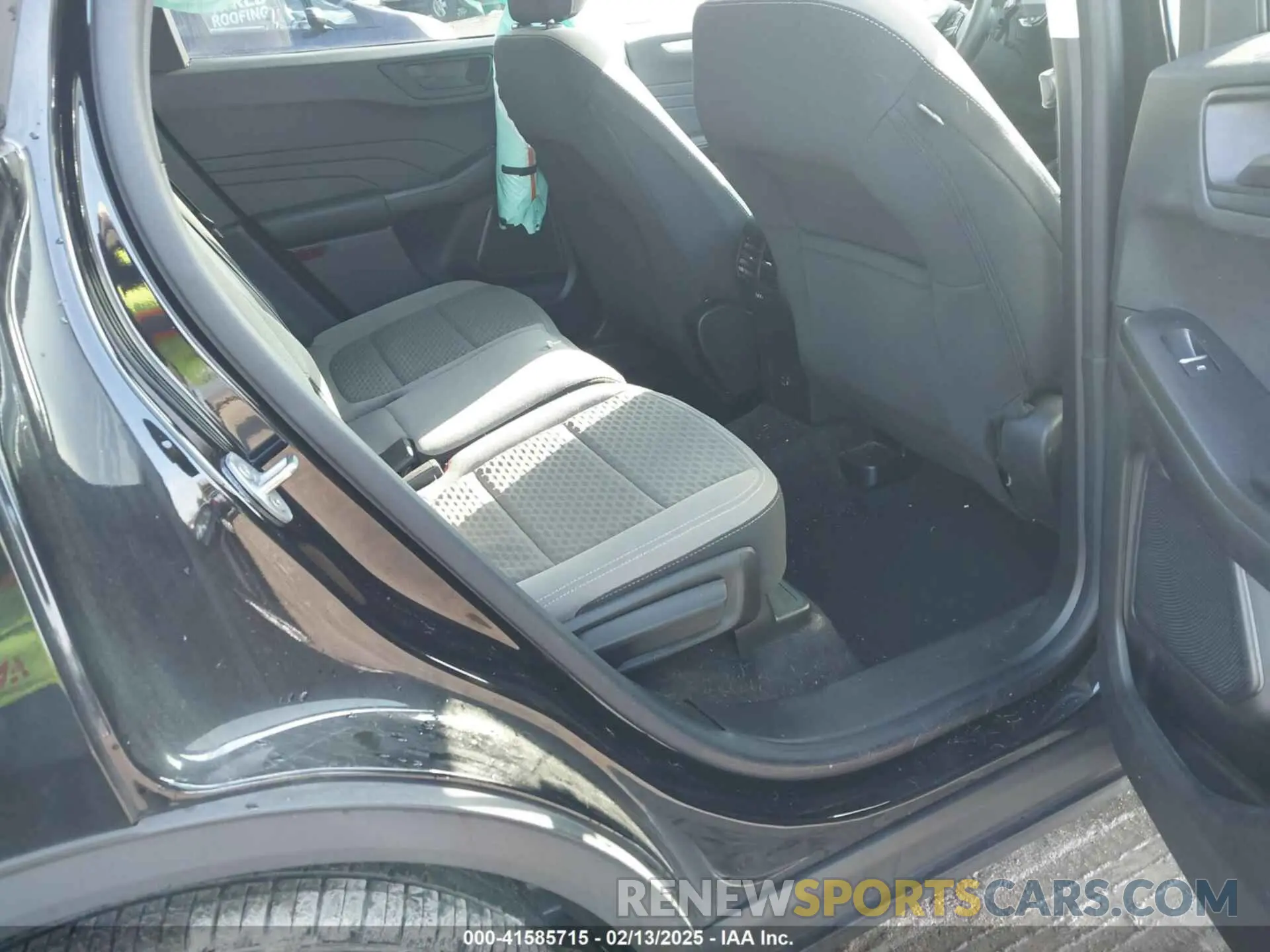 8 Photograph of a damaged car 1FMCU0G60NUC00349 FORD ESCAPE 2022