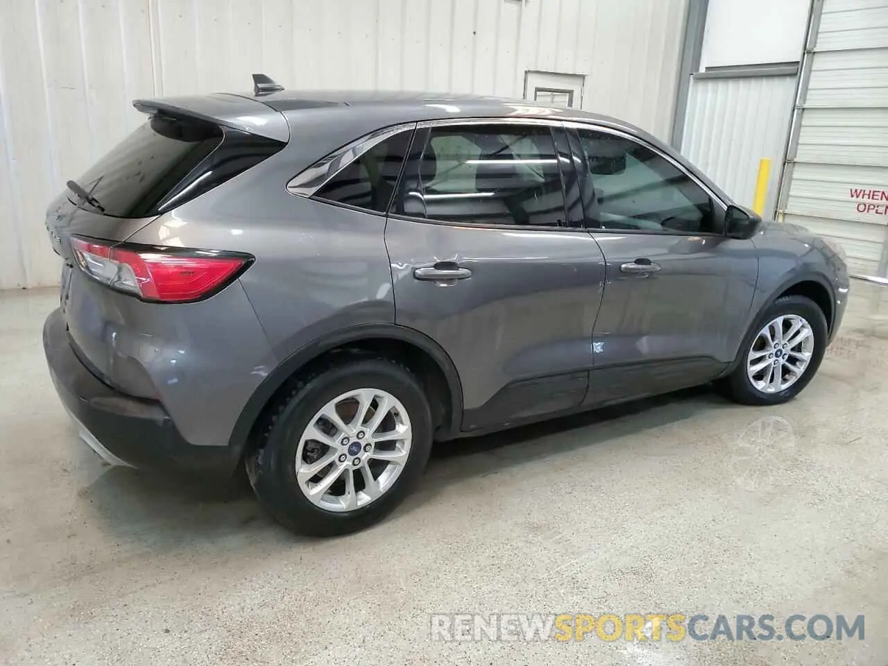 3 Photograph of a damaged car 1FMCU0G60NUC01825 FORD ESCAPE 2022