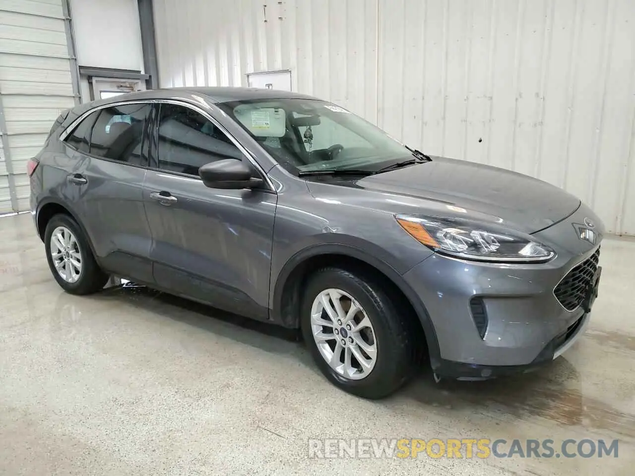 4 Photograph of a damaged car 1FMCU0G60NUC01825 FORD ESCAPE 2022