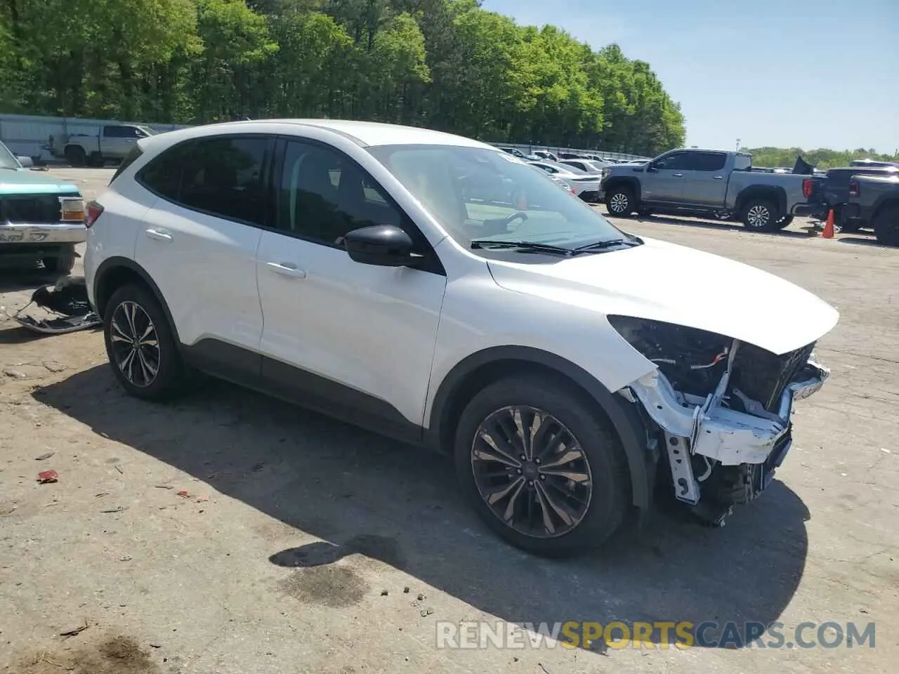4 Photograph of a damaged car 1FMCU0G60NUC04269 FORD ESCAPE 2022
