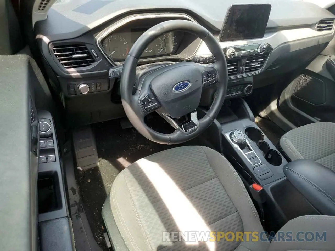8 Photograph of a damaged car 1FMCU0G61NUA36111 FORD ESCAPE 2022