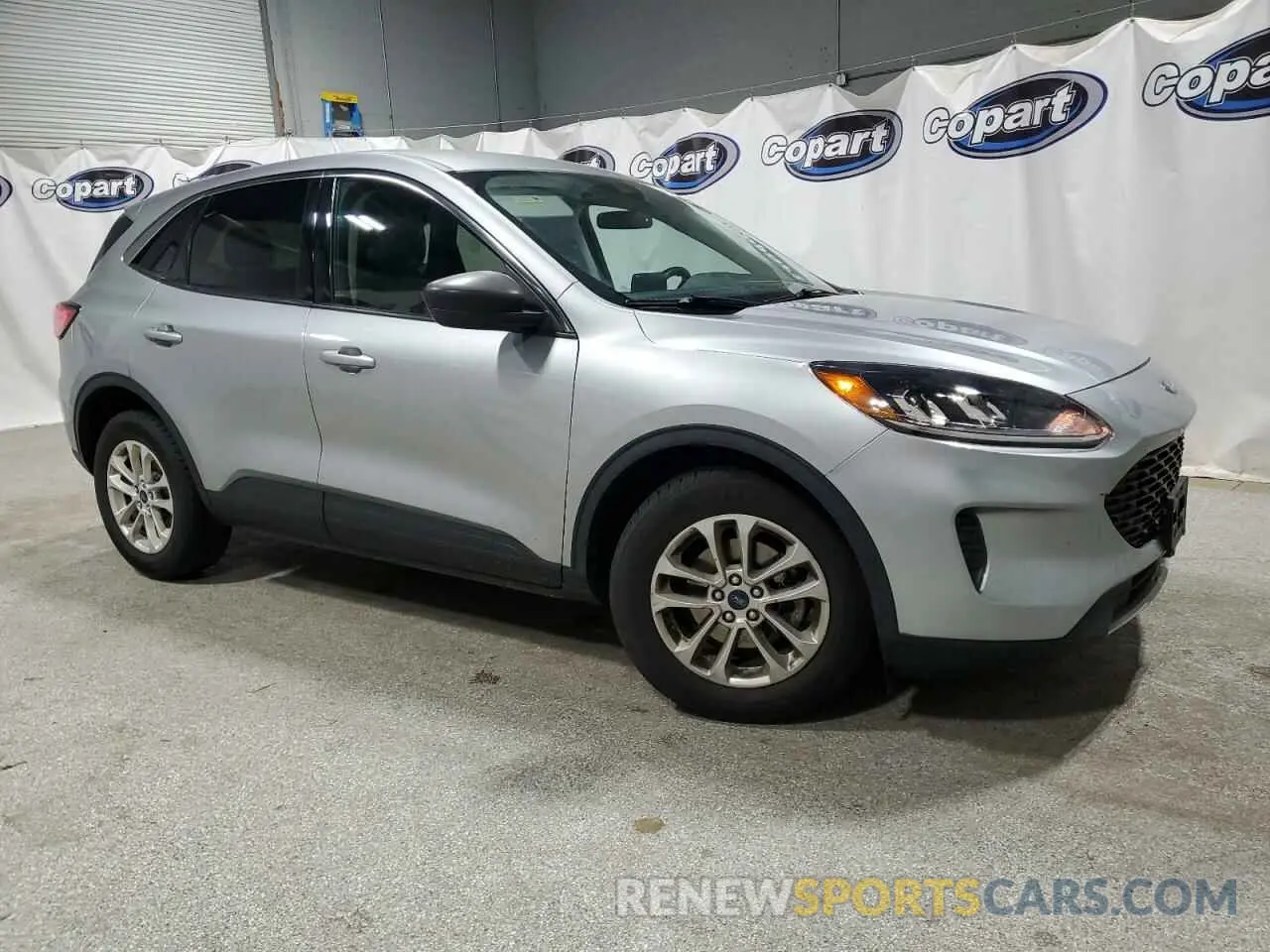 4 Photograph of a damaged car 1FMCU0G61NUA55192 FORD ESCAPE 2022