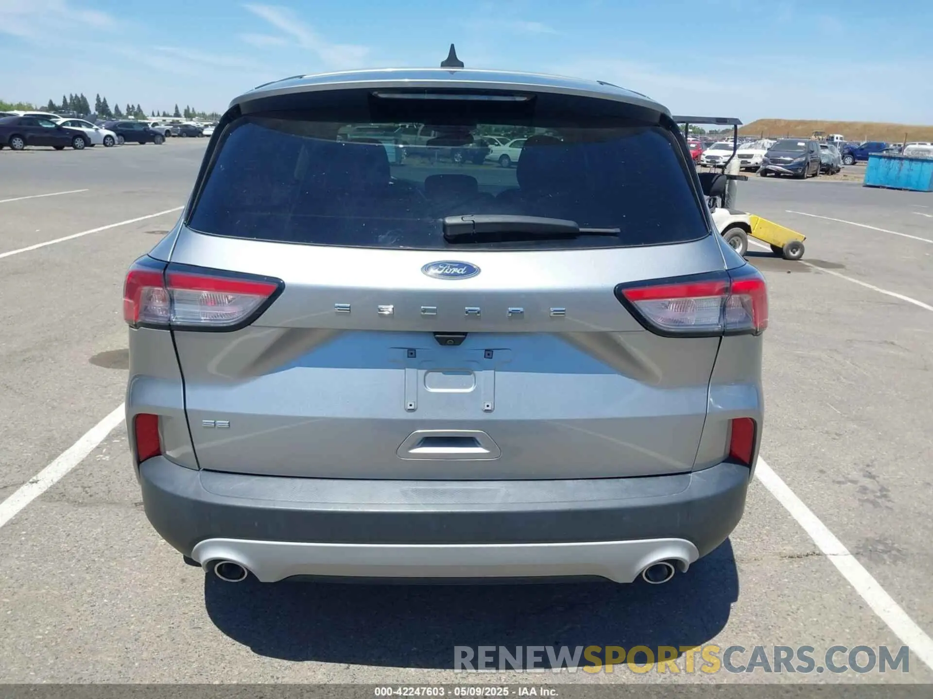 16 Photograph of a damaged car 1FMCU0G61NUA56391 FORD ESCAPE 2022