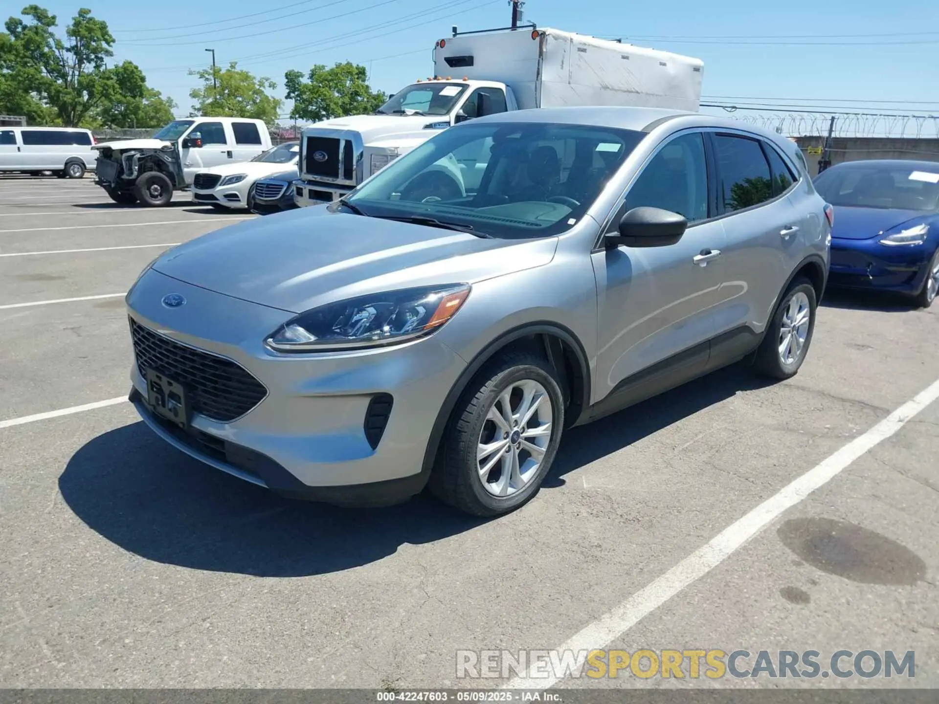 2 Photograph of a damaged car 1FMCU0G61NUA56391 FORD ESCAPE 2022
