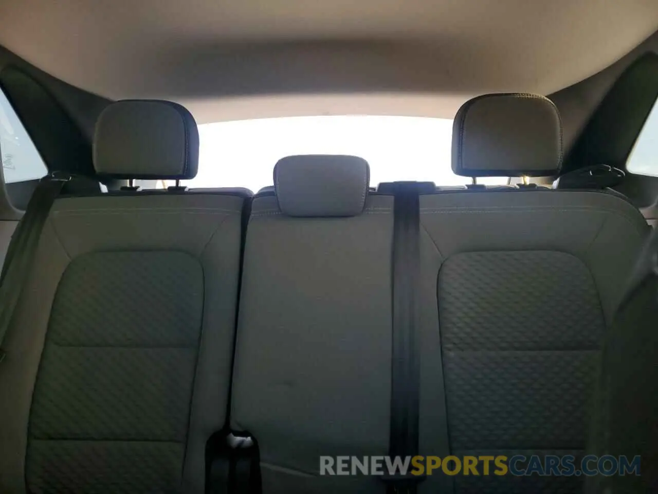 10 Photograph of a damaged car 1FMCU0G61NUA70176 FORD ESCAPE 2022