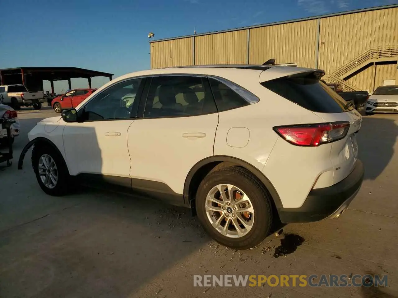 2 Photograph of a damaged car 1FMCU0G61NUA70176 FORD ESCAPE 2022