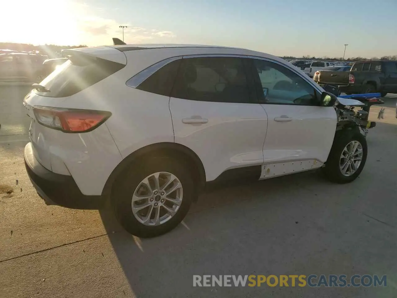 3 Photograph of a damaged car 1FMCU0G61NUA70176 FORD ESCAPE 2022