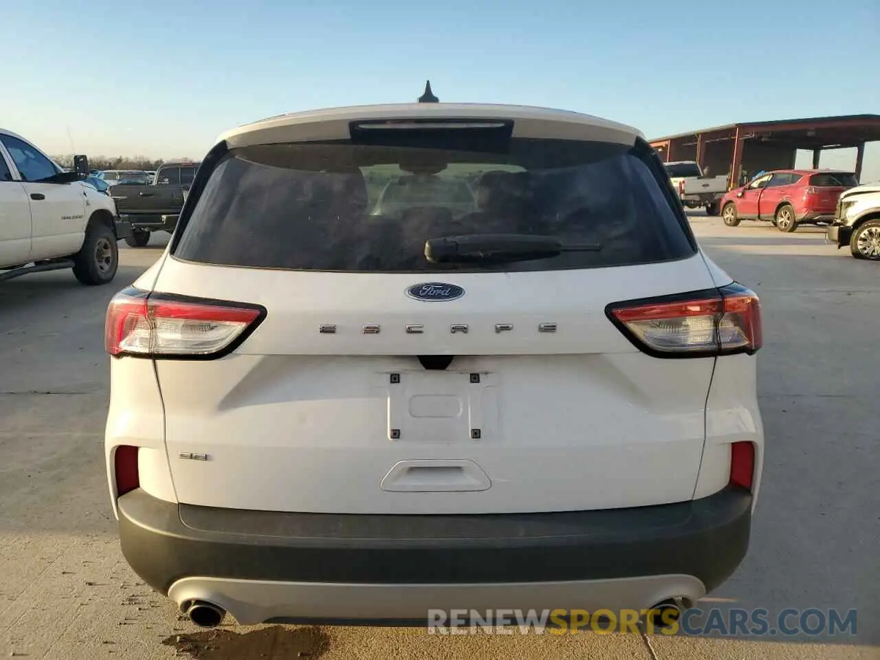 6 Photograph of a damaged car 1FMCU0G61NUA70176 FORD ESCAPE 2022